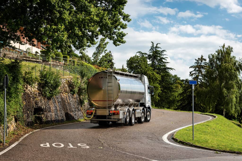 Tankwagen in den Bergen